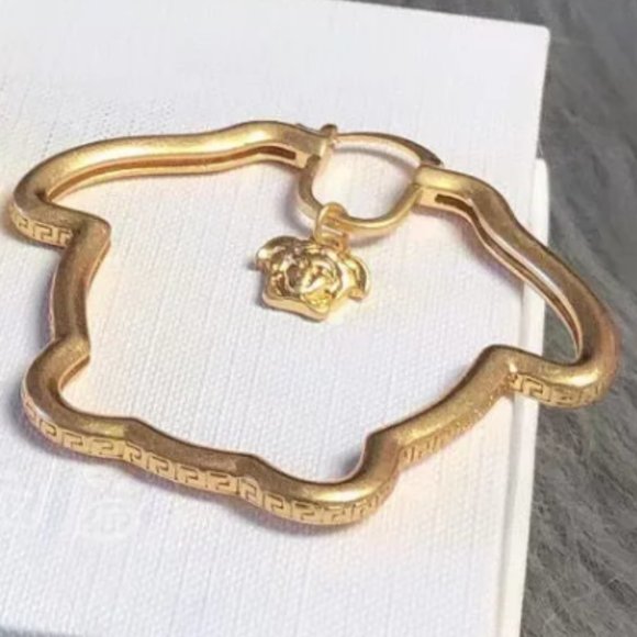 Lux V Head-Shaped 3D Heart Pin Earrings Exaggerated Designer Fashion Jewelry - Picture 5 of 16